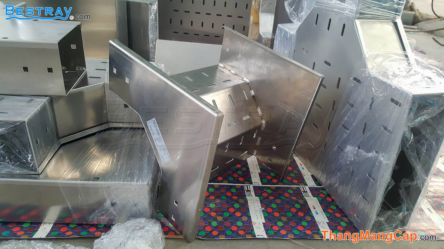 thi công máng cáp