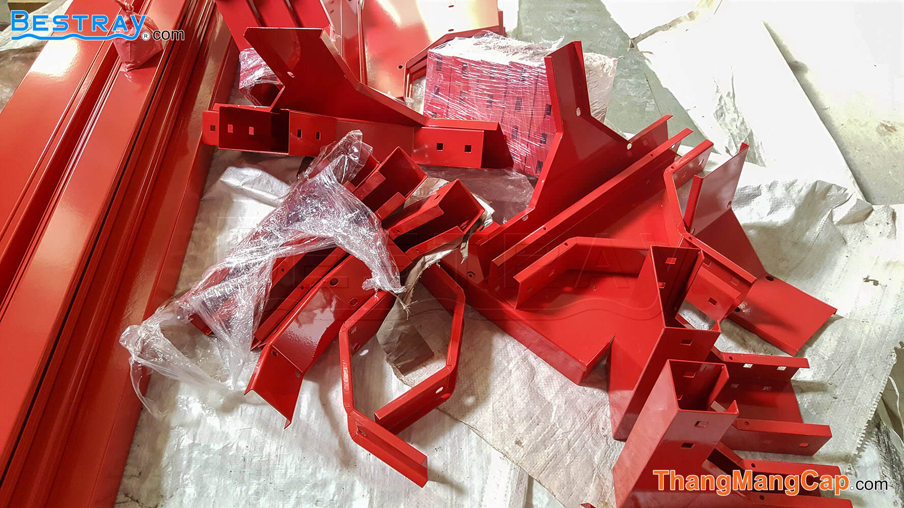 thi công máng cáp