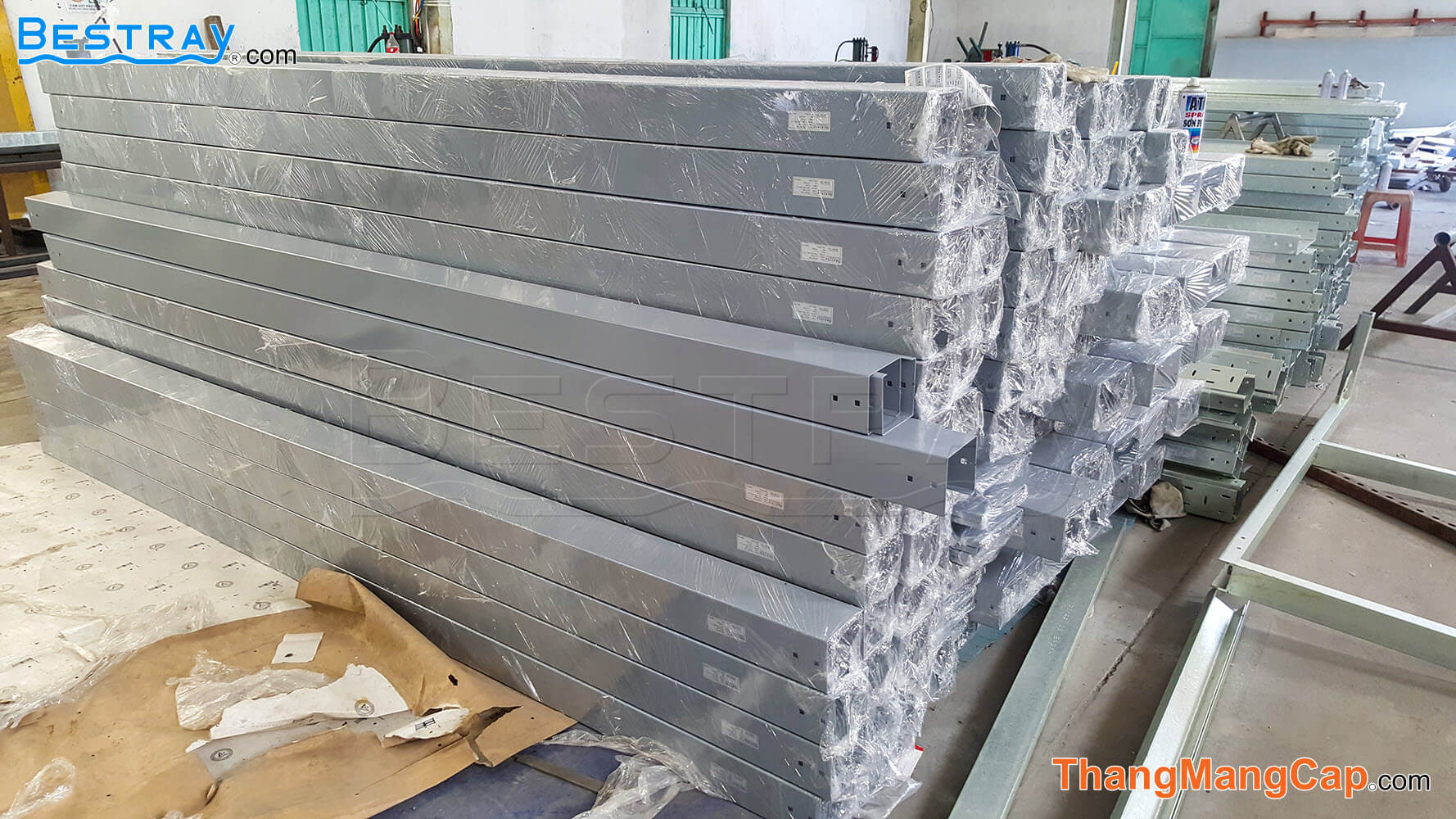 bai-15-hinh-1-1 tiêu chuẩn máng cáp điện