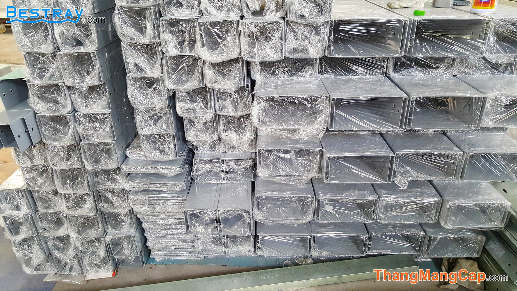 Sản xuất máng cáp