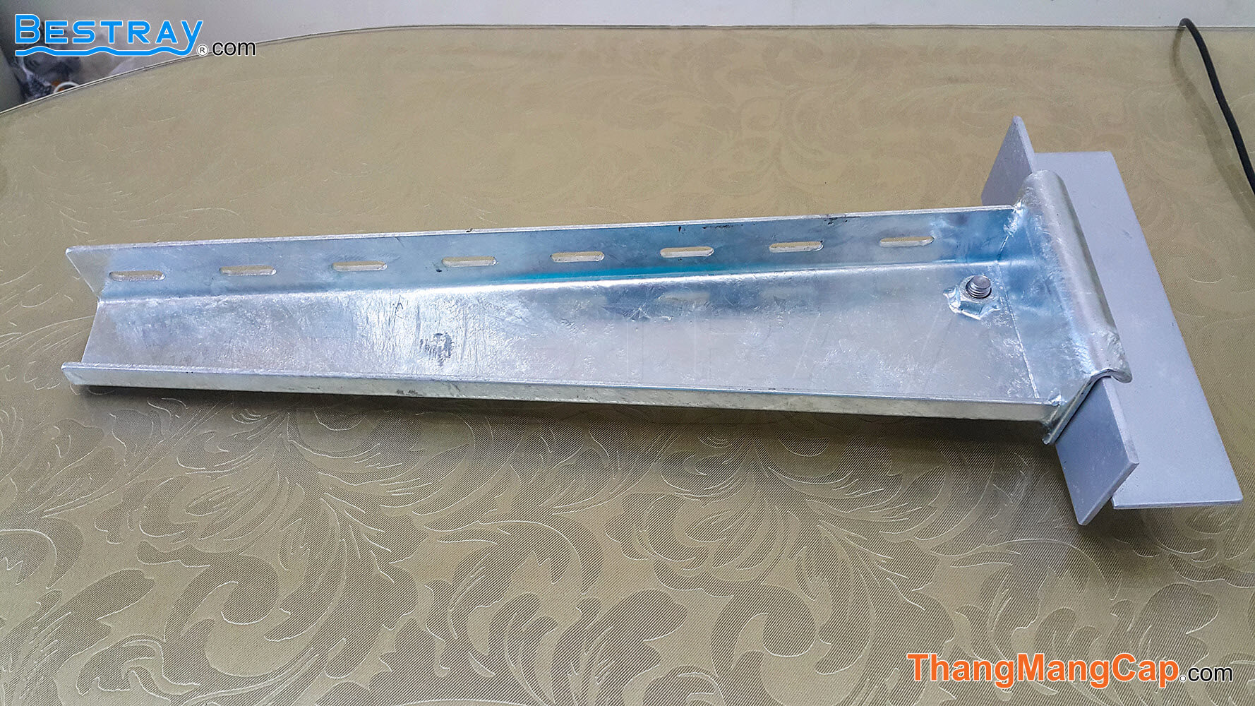 hinh-b7-4 Thang cáp treo trần dốc