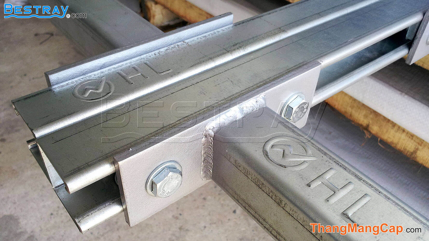 hinh-b7-7 giá đỡ thang cáp