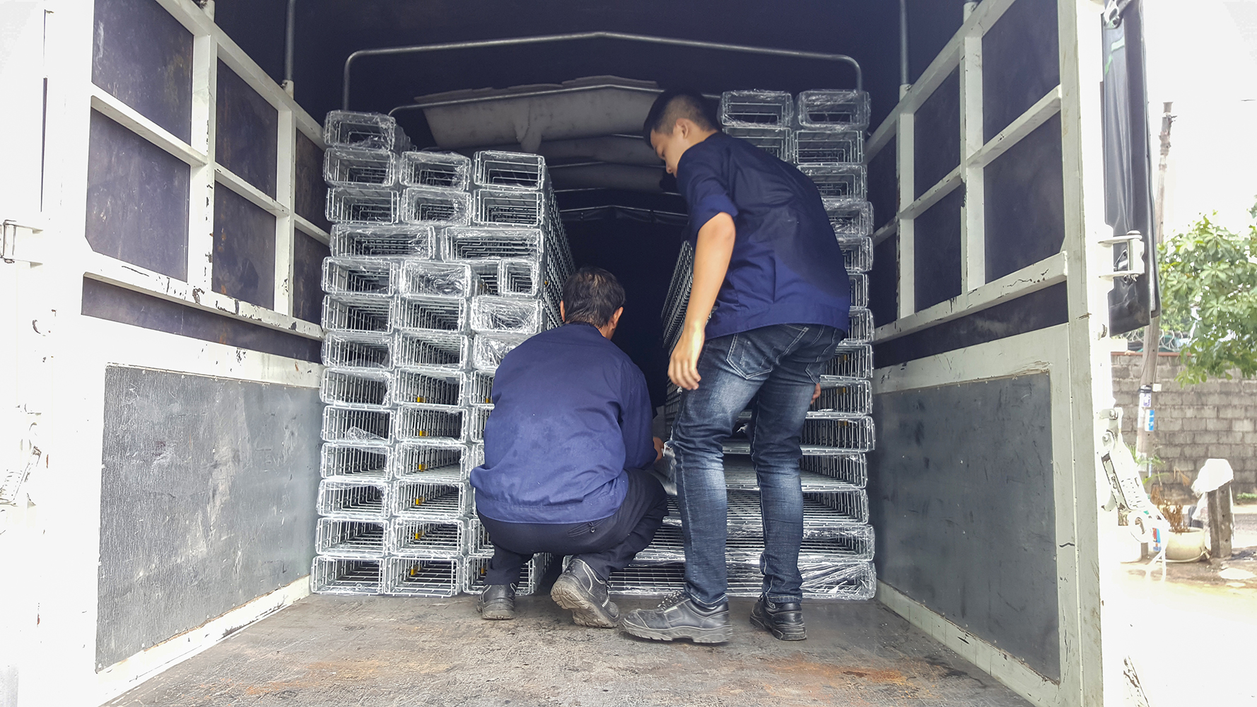 máng cáp mạ kẽm nhúng nóng