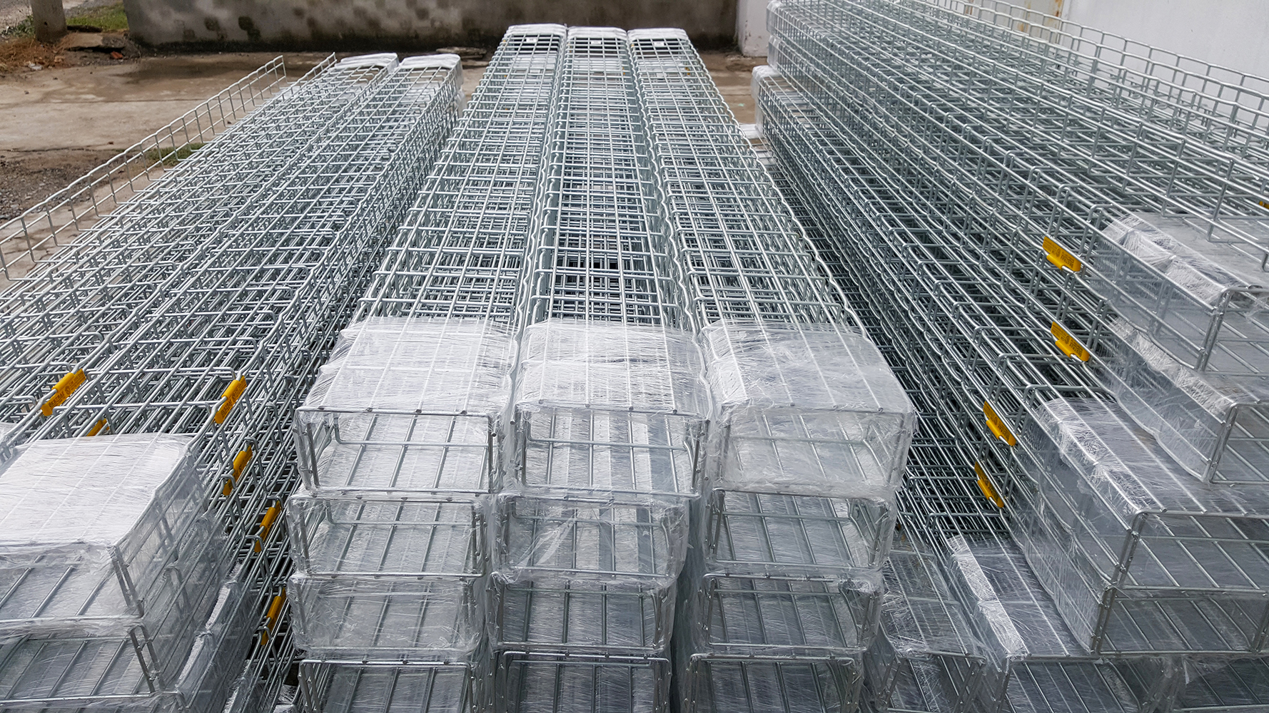 máng cáp mạ kẽm nhúng nóng