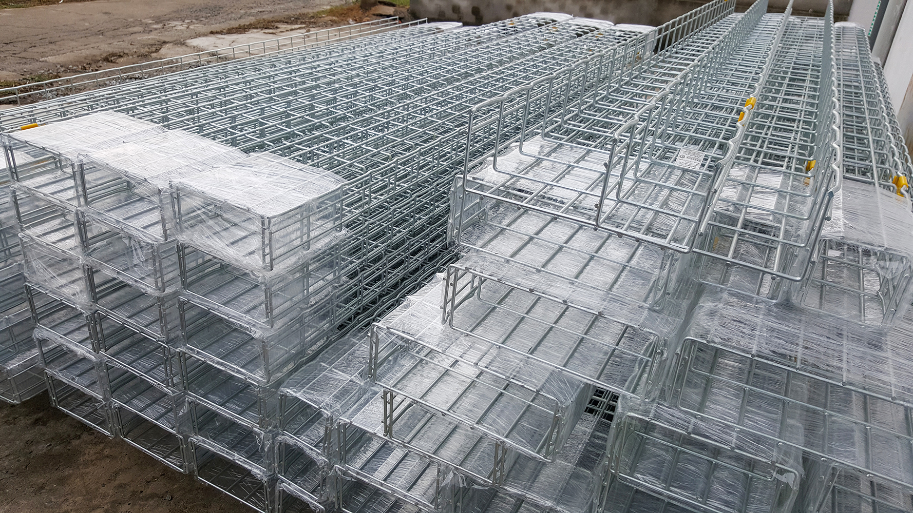 máng cáp mạ kẽm nhúng nóng