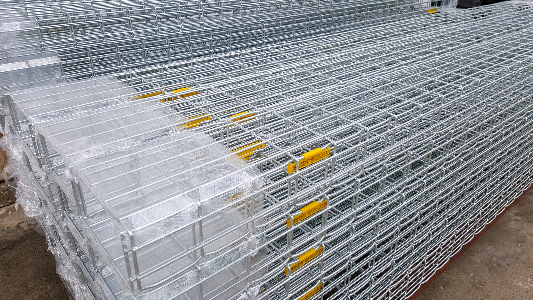 máng cáp mạ kẽm nhúng nóng