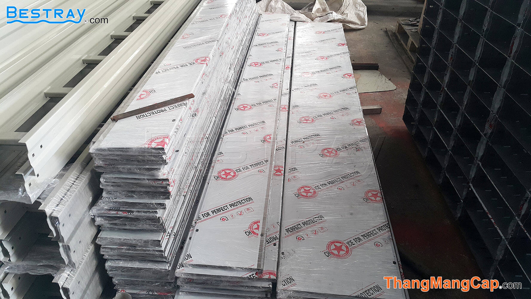 thang-mang-cap-a13-37 nắp máng cáp mạ inox