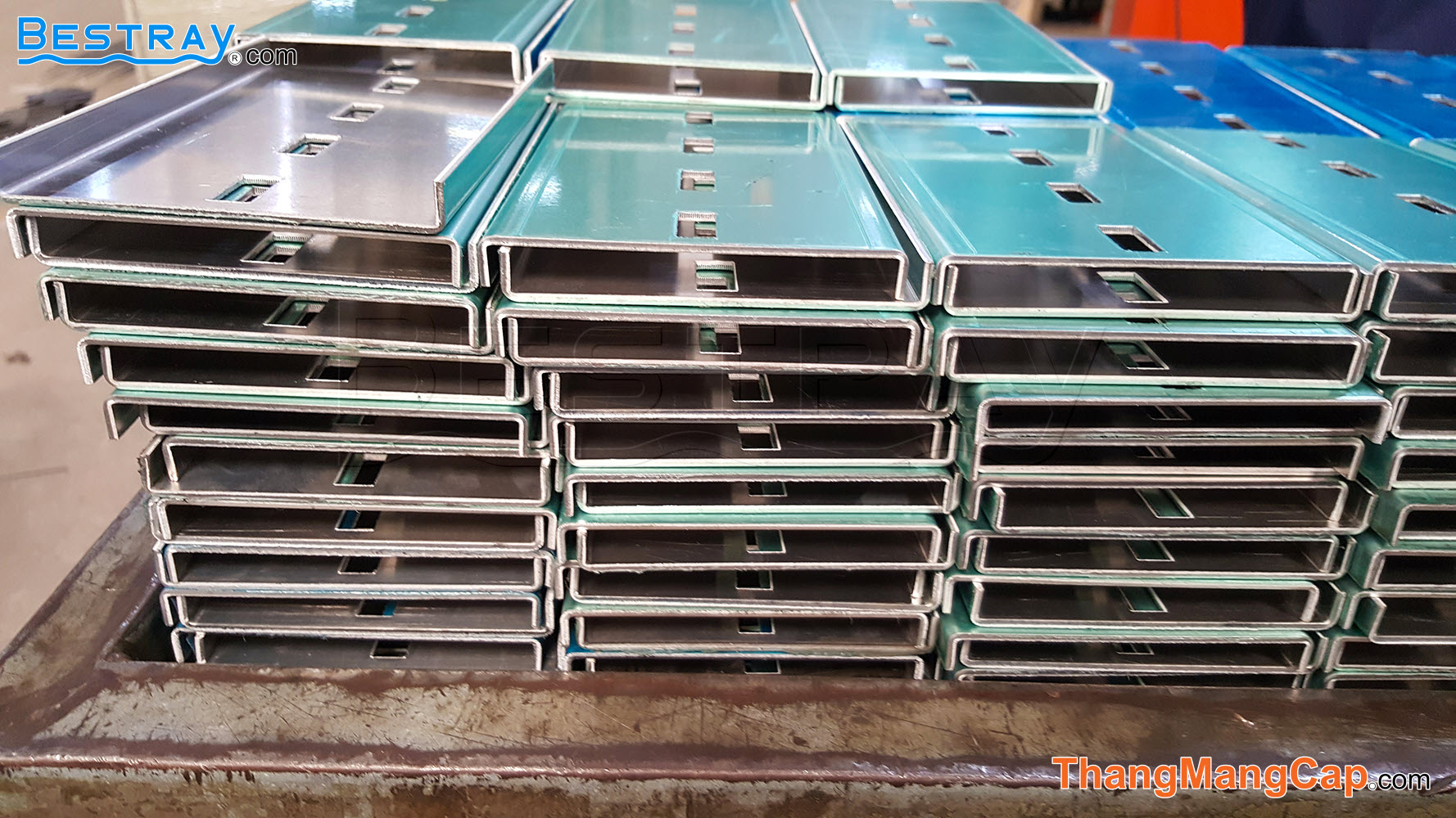 thang-mang-cap-a47-22 máng cáp nhựa