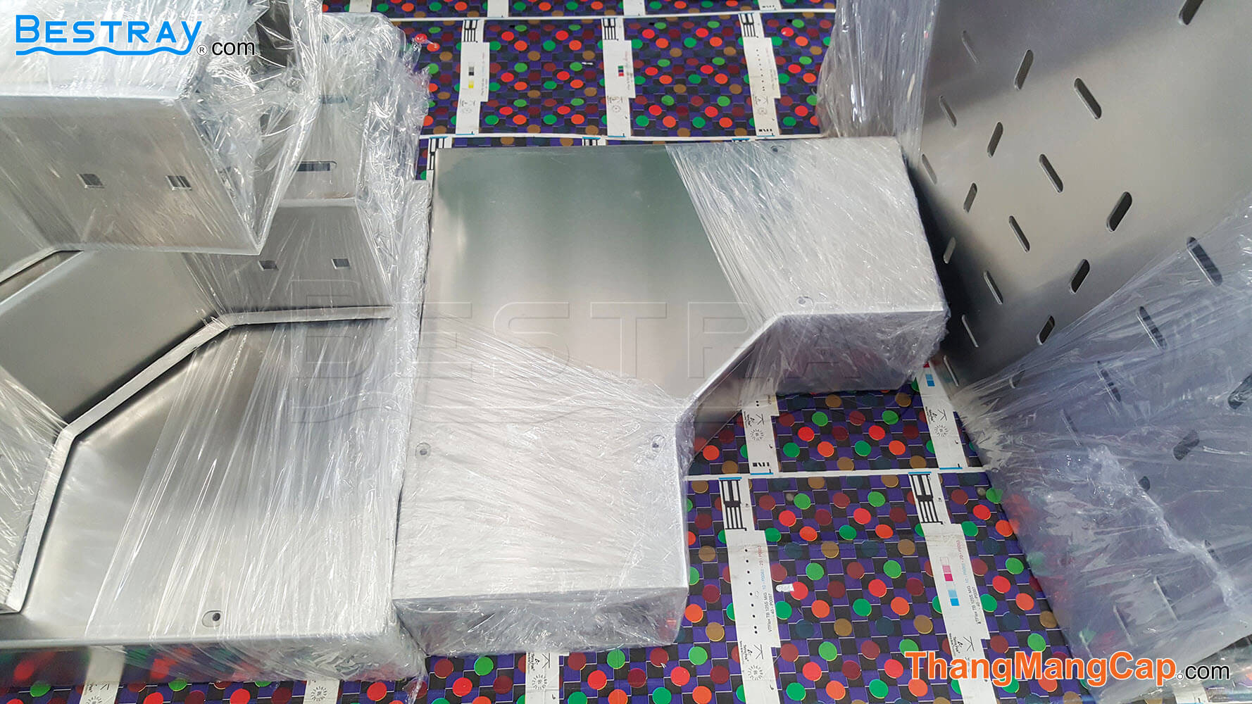 thang-mang-cap-a47-39 co ngang máp cáp