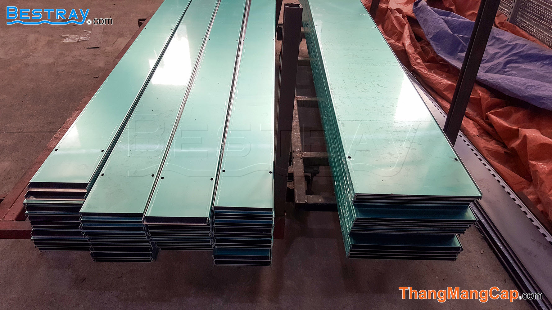 thang-mang-cap-a47-7 máng cáp nhựa