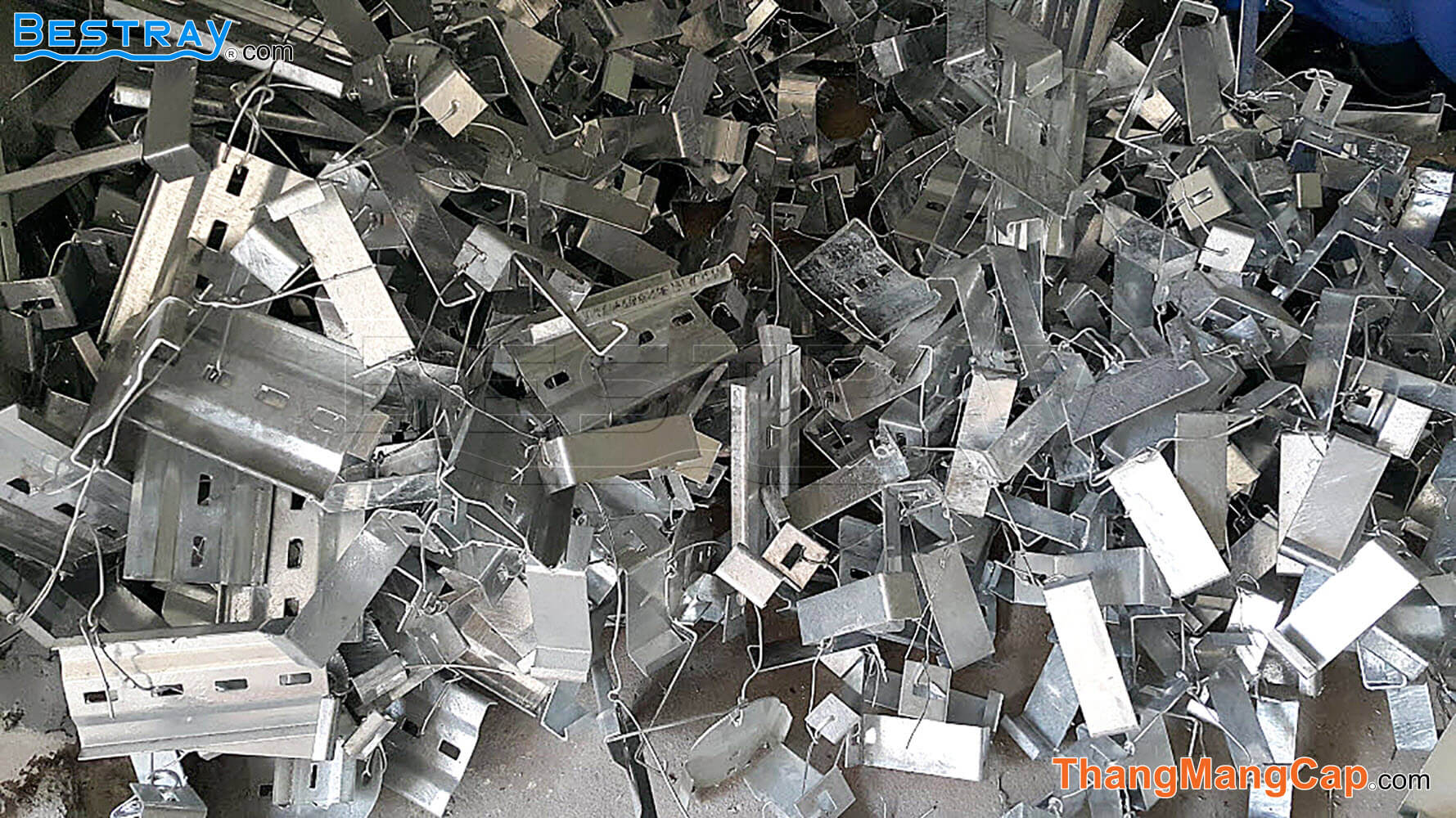 thang-mang-cap-album5-46-1 phụ kiện máng cáp